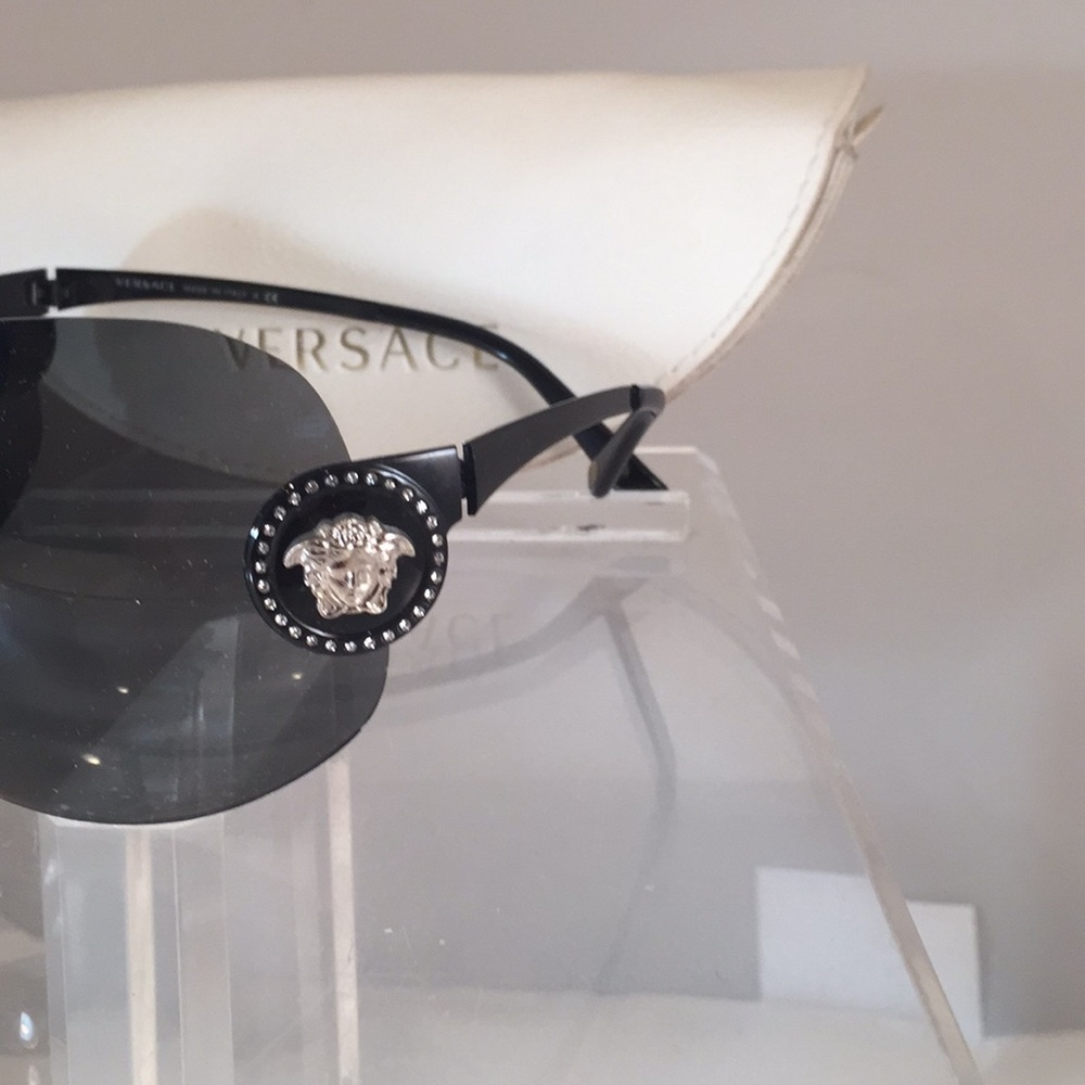 Versace Sunglasses w/Case - Picture 5 of 7